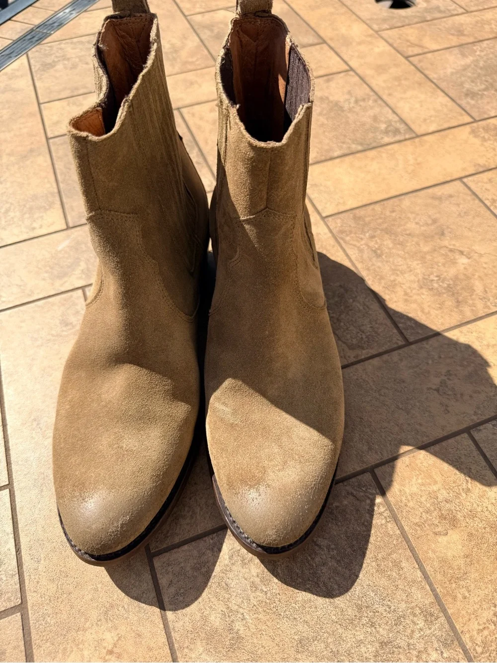 Women’s FRYE boots size 10 suede Chelsea Ankle Boots — Tan